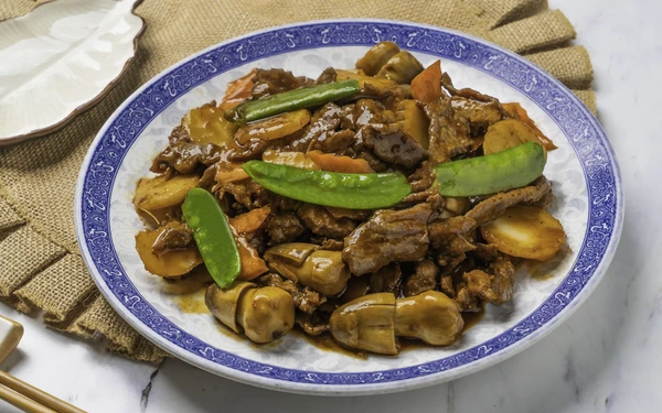 Stir-Fried Beef with Mushrooms and Snow Peas